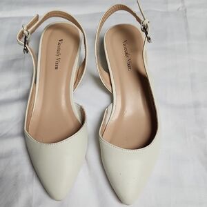 Viciously Vixen, Women's White Slingback shoes, Like New size 6